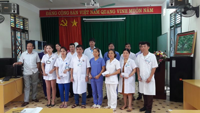 Chi hội CTĐ Bệnh viện thăm và tặng quà cho các hộ gia đình chính sách nhân dịp kỷ niệm 71 năm Ngày thương binh liệt sỹ (27/7/1947 - 27/7/2018)
