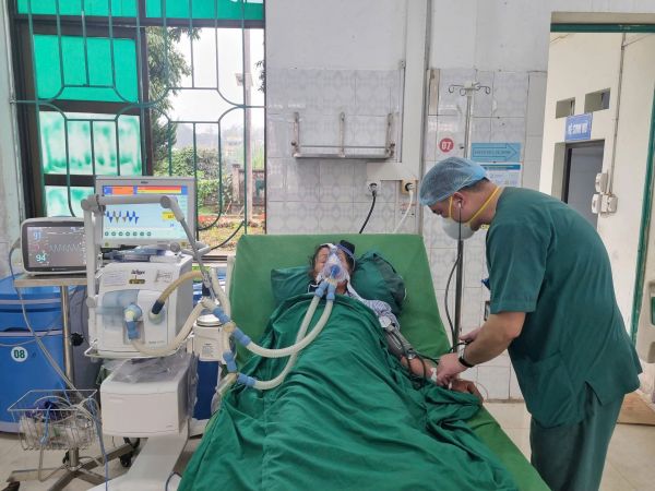 XỬ TRÍ BAN ĐẦU BỆNH NHÂN SUY HÔ HẤP CẤP BẰNG THỞ MÁY KHÔNG XÂM NHẬP