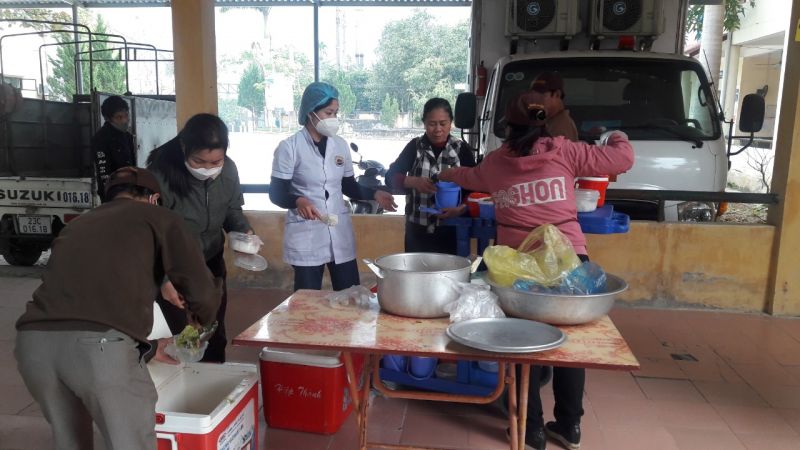 BỮA CƠM THIỆN NGUYỆN CỦA CHÙA TỪ ÂN