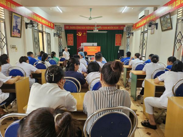 BỆNH VIỆN PHỔI HÀ GIANG TỔ CHỨC TẬP HUẤN KỸ NĂNG GIAO TIẾP ỨNG XỬ VÀ VĂN HÓA BỆNH VIỆN