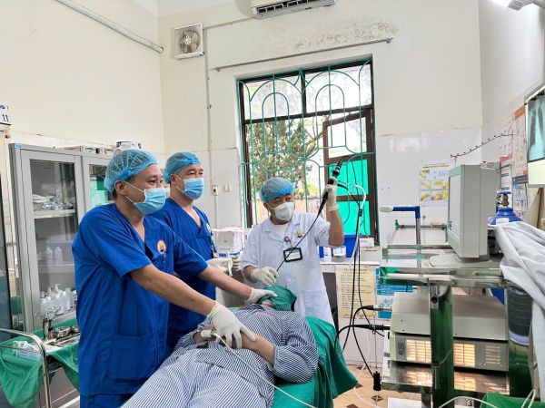 PHÁT HIỆN VÀ XỬ TRÍ THÀNH CÔNG TRƯỜNG HỢP DỊ VẬT ĐƯỜNG THỞ PHỨC TẠP